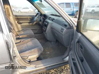 1998 Honda CR-V LX with VIN JHLRD2848WC018898, listed as a IAAI auction lot 41024605 with 246,285 mi miles. Bid and sale history available at carsss.com. Image 5.