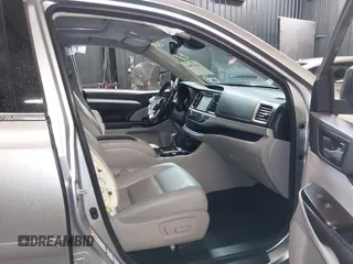 2018 Toyota Highlander SE with VIN 5TDJZRFH5JS912469, listed as a IAAI auction lot 42332840 with 74,386 mi miles and . Bid and sale history available at DreamBid. Image 5.
