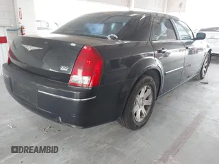 2007 Chrysler 300 Touring with VIN 2C3KA53G17H869258, listed as a IAAI auction lot 42399212 with 237,633 mi miles and . Bid and sale history available at DreamBid. Image 4.