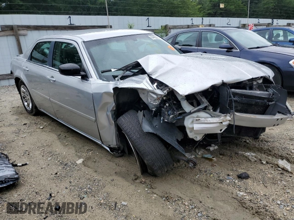 2006 Chrysler 300 with VIN 2C3KA43RX6H223758, listed as a Copart auction lot 64400524 with 0 mi miles and Salvage Title. Bid and sale history available at carsss.com. Image 4.