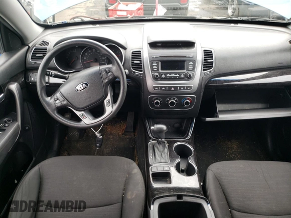 2014 Kia Sorento LX z VIN 5XYKT3A61EG477686, wystawiony jako Copart lot #61287665 z przebiegiem 102 851 mil mil oraz Czysty tytuł • Clean title. Historia ofert i sprzedaży dostępna na DreamBid. Obrazek 8.