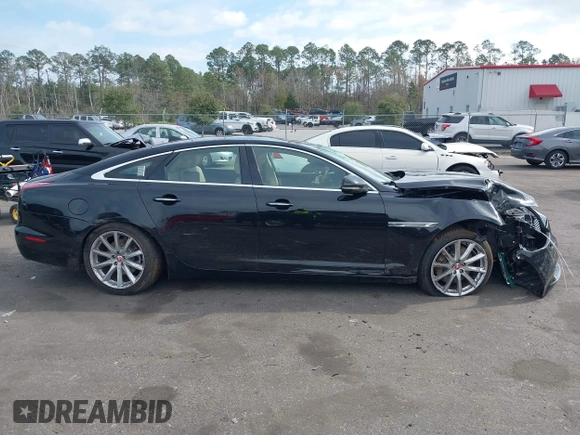 2015 Jaguar XJ with VIN SAJWA1CZ9F8V78228, listed as a IAAI auction lot 41260138 with 52,622 mi miles. Bid and sale history available at carsss.com. Image 13.
