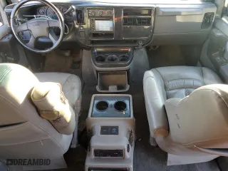 2005 GMC Savana Cargo Van YF7 Upfitter with VIN 1GDFH15T751187326, listed as a Copart auction lot 81948094 with 198,473 mi miles and Salvage Title. Bid and sale history available at carsss.com. Image 8.
