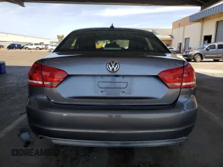 2014 Volkswagen Passat SE z VIN 1VWBT7A32EC090871, wystawiony jako Copart lot #57350735 z przebiegiem 106 002 mil mil oraz Czysty tytuł • Clean title. Historia ofert i sprzedaży dostępna na DreamBid. Obrazek 6.