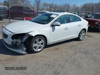 2014 Volvo S60 T5 с VIN YV1612FS1E2297930, выставлен на аукционе IAAI как лот 41906564 с пробегом 88 843 миль миль и . История ставок и продаж доступна на DreamBid. Изображение 2.