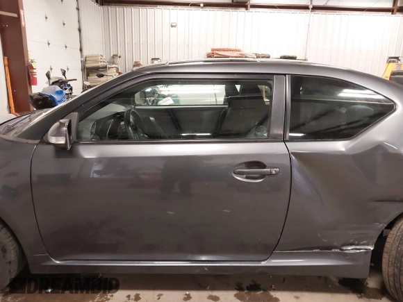 2011 Scion tC z VIN JTKJF5C75B3011546, wystawiony jako IAAI lot #42314036 z przebiegiem 266 448 mil mil oraz . Historia ofert i sprzedaży dostępna na DreamBid. Obrazek 14.