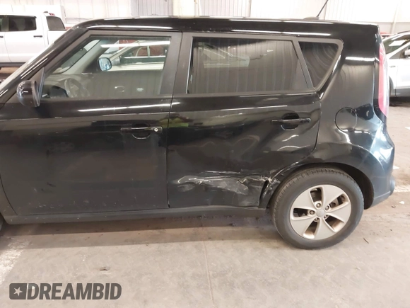 2014 Kia Soul with VIN KNDJN2A28E7110441, listed as a IAAI auction lot 41870022 with 146,981 mi miles. Bid and sale history available at carsss.com. Image 12.