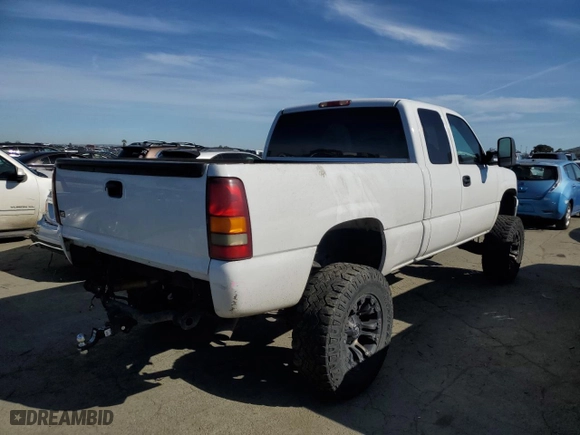 2000 Chevrolet Silverado 1500 LT with VIN 1GCEK19T1YE383285, listed as a Copart auction lot 50428675 with NaN miles and Salvage Title. Bid and sale history available at carsss.com. Image 3.