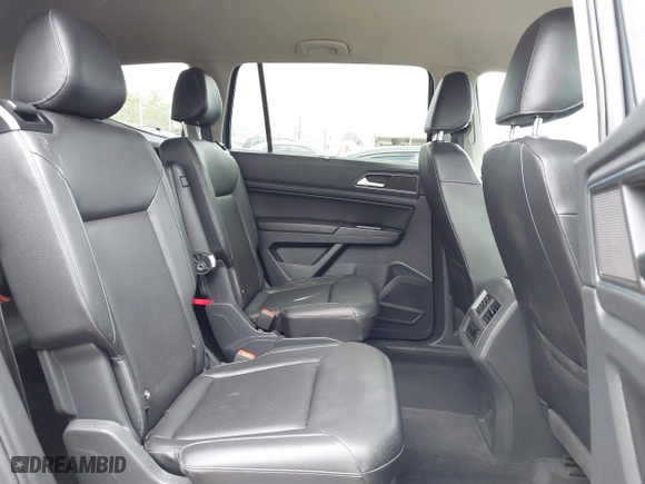 2018 Volkswagen Atlas 3.6L V6 SE with VIN 1V2LR2CA4JC560878, listed as a IAAI auction lot 42064189 with 142,834 mi miles. Bid and sale history available at carsss.com. Image 8.