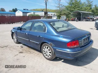 2004 Hyundai Sonata GLS with VIN KMHWF35H94A996905, listed as a IAAI auction lot 42070412 with 180,884 mi miles. Bid and sale history available at carsss.com. Image 3.