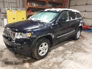 2011 Jeep Grand Cherokee Laredo with VIN 1J4RR4GG3BC640075, listed as a IAAI auction lot 41712754 with 190,199 mi miles. Bid and sale history available at carsss.com. Image 17.