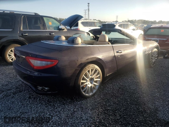 2015 Maserati GranTurismo Sport z VIN ZAM45MMA7F0127538, wystawiony jako Copart lot #75061384 z przebiegiem Nie podano mil oraz Nie do naprawy • Non repairable. Historia ofert i sprzedaży dostępna na DreamBid. Obrazek 3.