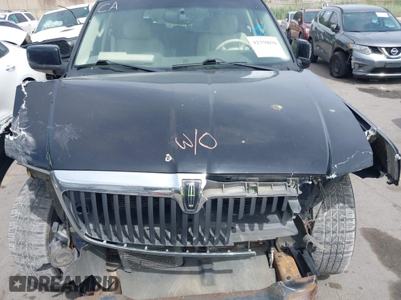 2004 Lincoln Navigator Luxury z VIN 5LMFU28R74LJ01322, wystawiony jako IAAI lot #42350030 z przebiegiem Nie podano mil oraz . Historia ofert i sprzedaży dostępna na DreamBid. Obrazek 10.