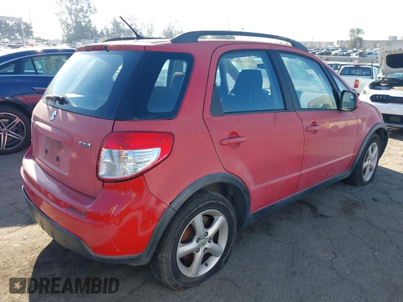 2008 Suzuki SX4 Regional Edition z VIN JS2YA413585103516, wystawiony jako IAAI lot #41858485 z przebiegiem 164 337 mil mil oraz . Historia ofert i sprzedaży dostępna na DreamBid. Obrazek 4.