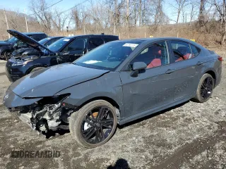 2025 Toyota Camry LE z VIN 4T1DBADK3SU006038, wystawiony jako Copart lot #49768115 z przebiegiem 3 233 mil mil oraz Szkoda całkowita • Salvage title. Historia ofert i sprzedaży dostępna na DreamBid. Obrazek 1.
