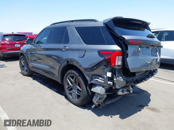 2025 Ford Explorer ST-Line z VIN 1FMUK7KH6SGA94253, wystawiony jako IAAI lot #42477118 z przebiegiem 4 828 mil mil oraz . Historia ofert i sprzedaży dostępna na DreamBid. Obrazek 3.