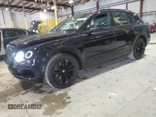 2019 Bentley Bentayga V8 z VIN SJAAM2ZV6KC024857, wystawiony jako Copart lot #45699515 z przebiegiem 13 585 mil mil oraz Nie do naprawy. Historia ofert i sprzedaży dostępna na DreamBid. Obrazek 1.