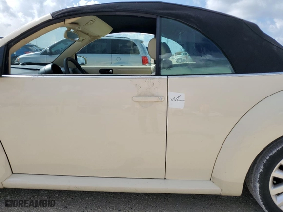 2010 Volkswagen New Beetle Convertible with VIN 3VWRW3AL8AM003921, listed as a Copart auction lot 73803524 with NaN miles and Non Repairable. Bid and sale history available at carsss.com. Image 12.
