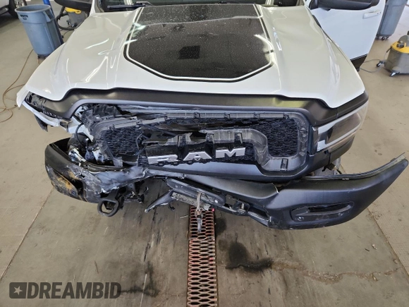 2020 Ram 2500 Power Wagon z VIN 3C6TR5EJ5LG126296, wystawiony jako Copart lot #57616555 z przebiegiem 67 960 mil mil oraz Szkoda całkowita • Salvage title. Historia ofert i sprzedaży dostępna na DreamBid. Obrazek 11.