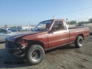 1985 Toyota Pickup z VIN JT4RN50R2F0098235, wystawiony jako Copart lot #72764954 z przebiegiem 209 999 mil mil oraz Szkoda całkowita • Salvage title. Historia ofert i sprzedaży dostępna na DreamBid. Obrazek 1.