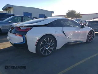 2015 BMW i8 z VIN WBY2Z2C52FV391647, wystawiony jako Copart lot #76799904 z przebiegiem 59 814 mil mil oraz Czysty tytuł • Clean title. Historia ofert i sprzedaży dostępna na DreamBid. Obrazek 3.