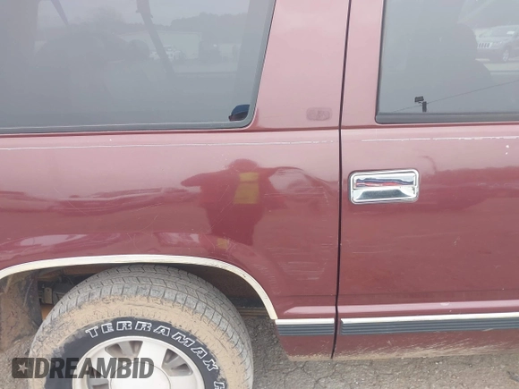 1999 Chevrolet Suburban with VIN 3GNEC16R5XG114890, listed as a IAAI auction lot 41345029 with 274,687 mi miles. Bid and sale history available at carsss.com. Image 16.