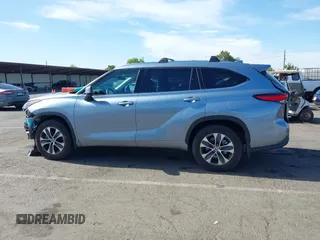 2021 Toyota Highlander XLE with VIN 5TDHZRBH2MS124631, listed as a IAAI auction lot 42660410 with 84,306 mi miles and . Bid and sale history available at DreamBid. Image 15.