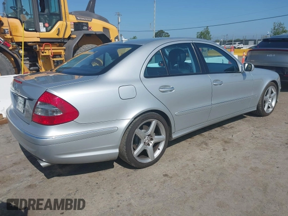 2009 Mercedes-Benz E Luxury 3.5L with VIN WDBUF56XX9B377940, listed as a IAAI auction lot 42158707 with 130,713 mi miles. Bid and sale history available at carsss.com. Image 4.