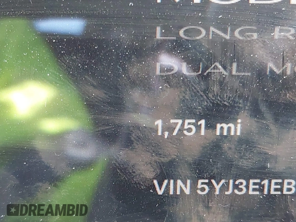 2025 Tesla Model 3 Long Range z VIN 5YJ3E1EB3SF911796, wystawiony jako IAAI lot #41753091 z przebiegiem 1 751 mil mil oraz . Historia ofert i sprzedaży dostępna na DreamBid. Obrazek 15.