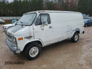 1986 Chevrolet Chevy Van z VIN 1GCEG25N0G7172290, wystawiony jako Copart lot #84010474 z przebiegiem 90 574 mil mil oraz Tytuł czysty. Historia ofert i sprzedaży dostępna na DreamBid. Obrazek 1.