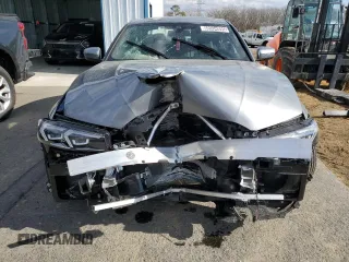2025 BMW 3 Series 330i xDrive with VIN 3MW89CW01S8F01583, listed as a Copart auction lot 88934895 with 4,134 mi miles and Clean Title. Bid and sale history available at carsss.com. Image 5.
