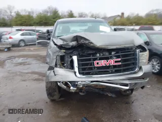 2009 GMC Sierra 2500HD z VIN 1GTHK49K89E125322, wystawiony jako IAAI lot #41995722 z przebiegiem 128 940 mil mil oraz . Historia ofert i sprzedaży dostępna na DreamBid. Obrazek 1.