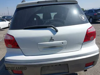 2005 Mitsubishi Outlander XLS with VIN JA4LX41F55U045917, listed as a IAAI auction lot 40450668 with 115,583 mi miles. Bid and sale history available at carsss.com. Image 6.