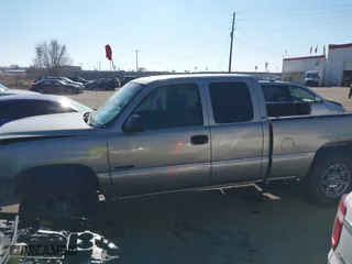 2000 Chevrolet Silverado 1500 LT with VIN 1GCEK19T2YE366690, listed as a IAAI auction lot 41419384 with 266,873 mi miles. Bid and sale history available at carsss.com. Image 14.