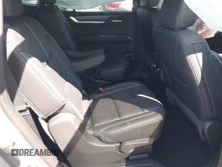2024 GMC Acadia AWD Elevation z VIN 1GKENNKS5RJ195981, wystawiony jako IAAI lot #41978857 z przebiegiem 12 472 mil mil oraz . Historia ofert i sprzedaży dostępna na DreamBid. Obrazek 8.
