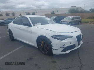 2019 Alfa Romeo Giulia z VIN ZARFAMAN5K7622490, wystawiony jako IAAI lot #41403496 z przebiegiem Nie podano mil oraz . Historia ofert i sprzedaży dostępna na DreamBid. Obrazek 1.