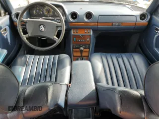 1985 Mercedes-Benz 300 with VIN WDBAB93C5FF030673, listed as a Copart auction lot 52360325 with 171,214 mi miles and Clean Title. Bid and sale history available at DreamBid. Image 8.