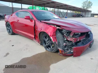 2021 Chevrolet Camaro 1LT z VIN 1G1FA1RS3M0106135, wystawiony jako IAAI lot #40971248 z przebiegiem 72 095 mil mil oraz . Historia ofert i sprzedaży dostępna na DreamBid. Obrazek 1.