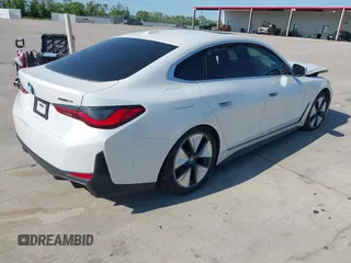 2024 BMW i4 eDrive35 z VIN WBY43AW04RFT05953, wystawiony jako IAAI lot #41972073 z przebiegiem 3333 mil mil oraz . Historia ofert i sprzedaży dostępna na DreamBid. Obrazek 4.