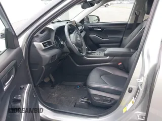 2024 Toyota Highlander LE with VIN 5TDKDRBH6RS532755, listed as a IAAI auction lot 42368462 with 8,337 mi miles and . Bid and sale history available at DreamBid. Image 5.