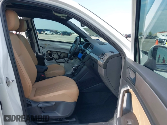 2024 Volkswagen Tiguan SE with VIN 3VVNB7AX2RM140292, listed as a IAAI auction lot 41899150 with 3,171 mi miles and . Bid and sale history available at DreamBid. Image 5.