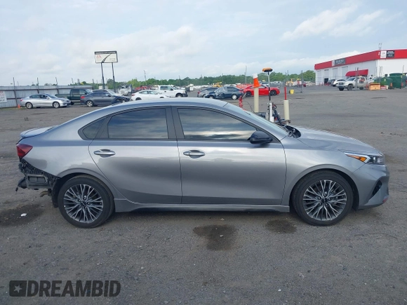 2023 Kia Forte GT-Line z VIN 3KPF54ADXPE665459, wystawiony jako IAAI lot #42102849 z przebiegiem 31 554 mil mil oraz . Historia ofert i sprzedaży dostępna na DreamBid. Obrazek 14.