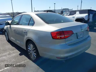 2015 Volkswagen Jetta SE с VIN 3VWD17AJ6FM403840, выставлен на аукционе IAAI как лот 42309745 с пробегом 118 588 миль миль и . История ставок и продаж доступна на DreamBid. Изображение 3.