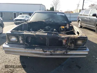 1983 Chevrolet El Camino z VIN 1GCCW80H3DR263522, wystawiony jako Copart lot #77114724 z przebiegiem 96 124 mil mil oraz Nie do naprawy • Non repairable. Historia ofert i sprzedaży dostępna na DreamBid. Obrazek 5.