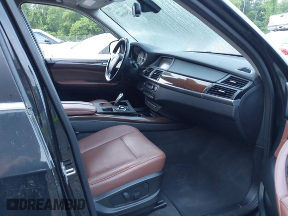 2013 BMW X5 xDrive50i с VIN 5UXZV8C57D0C15445, выставлен на аукционе IAAI как лот 42508989 с пробегом 102 212 миль миль и . История ставок и продаж доступна на DreamBid. Изображение 5.