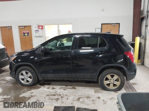 2020 Chevrolet Trax LS with VIN KL7CJNSB1LB319001, listed as a IAAI auction lot 41711318 with 186,101 mi miles. Bid and sale history available at carsss.com. Image 15.