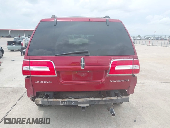 2013 Lincoln Navigator z VIN 5LMJJ2H56DEL07915, wystawiony jako IAAI lot #42138639 z przebiegiem 143 437 mil mil oraz . Historia ofert i sprzedaży dostępna na DreamBid. Obrazek 16.