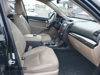 2013 Kia Sorento EX with VIN 5XYKUDA27DG413537, listed as a IAAI auction lot 40991803 with 163,534 mi miles. Bid and sale history available at carsss.com. Image 5.