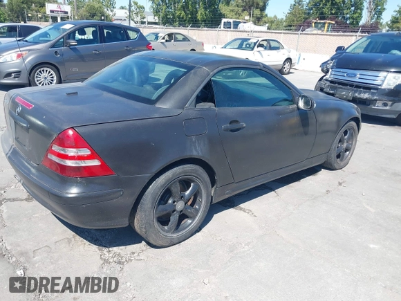 2002 Mercedes-Benz SLK 320 с VIN WDBKK65F92F254369, выставлен на аукционе IAAI как лот 42693955 с пробегом 237 391 миль миль и . История ставок и продаж доступна на DreamBid. Изображение 4.
