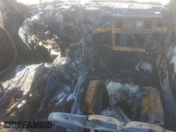 2003 Chevrolet Tahoe LS z VIN 1GNEC13Z03J273863, wystawiony jako Copart lot #56574255 z przebiegiem Nie podano mil oraz Szkoda całkowita • Salvage title. Historia ofert i sprzedaży dostępna na DreamBid. Obrazek 8.